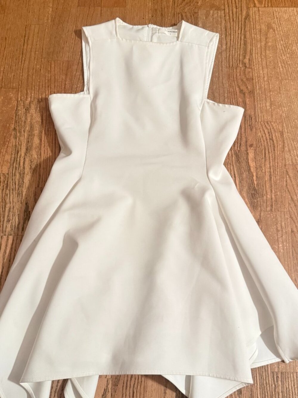 COMMENSE WHITE ASYMMETRICAL CUTAWAY SHOULDER SHORT DRESS SIZE L